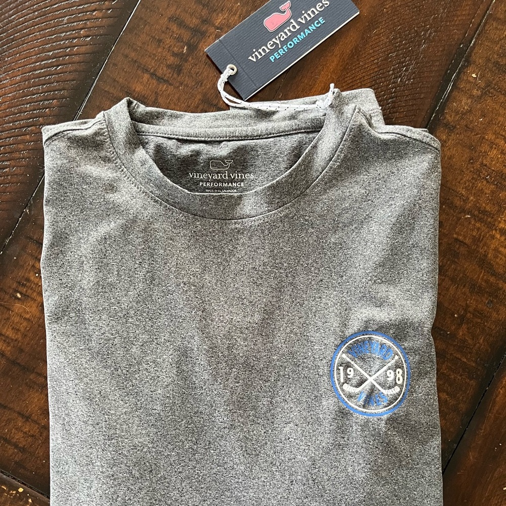 Vineyard Vines Heather Gray Boys performance long sleeve T-shirt. Size L